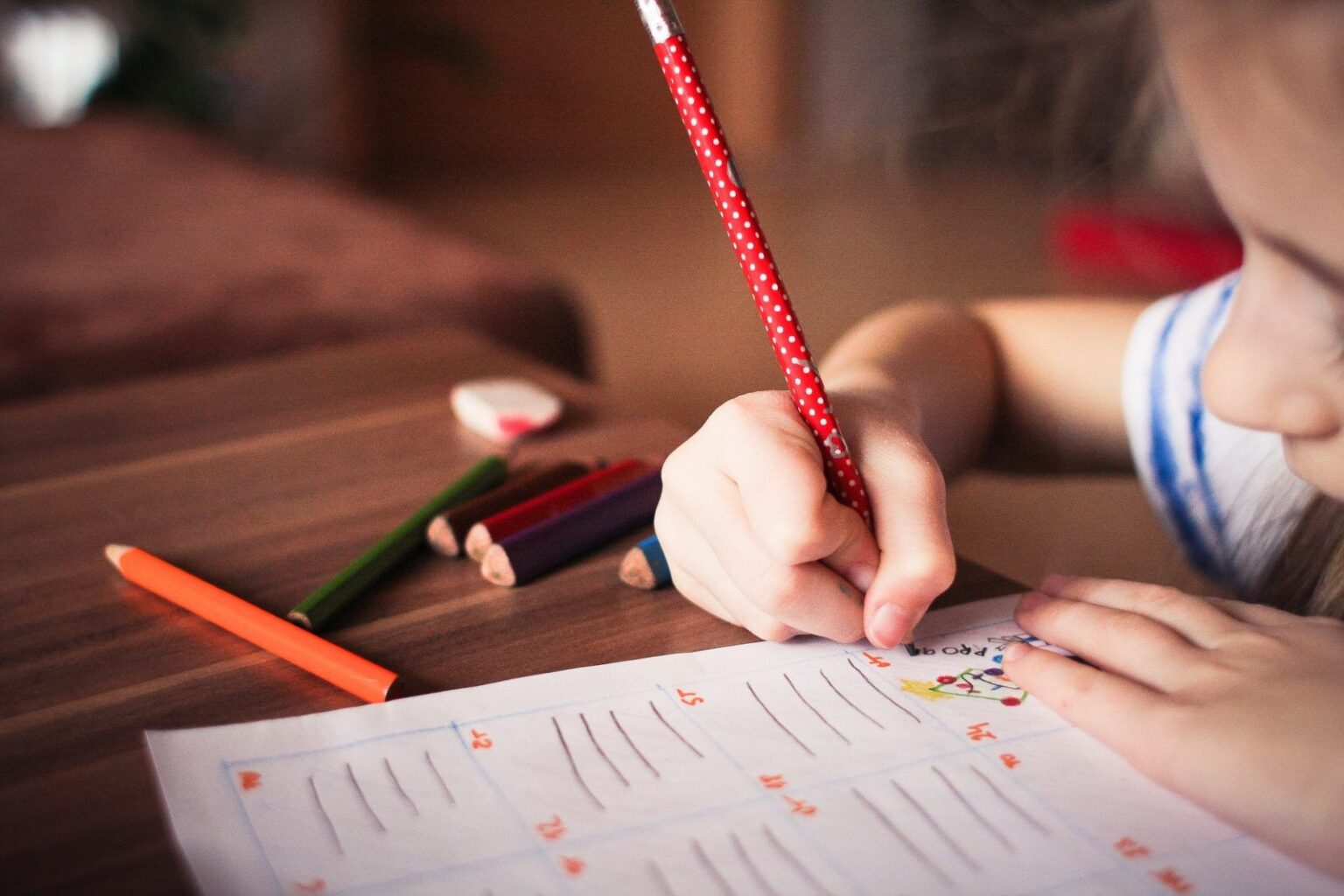 Az első osztályba lépés előtt tanítsa meg gyerekének a ceruza helyesen tartását.