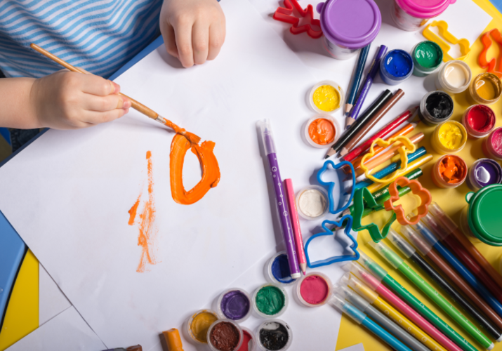 A festés segíti a gyerek személyiség fejlődését>