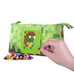 Iskolai tok Minecraft nagy zöld pixelekkel-14