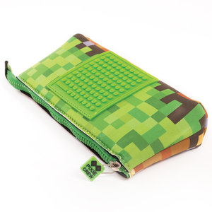 Iskolai tok Minecraft nagy zöld pixelekkel-11