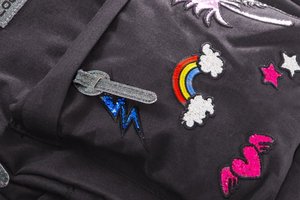 Iskolai hátizsák Hippie Sparkling badges grey-4