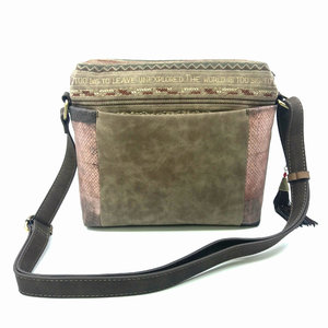  Négyszögletű válltáska, Explorer-5