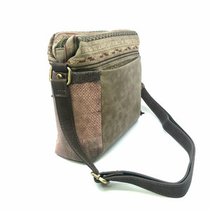  Négyszögletű válltáska, Explorer-6