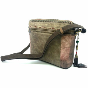  Négyszögletű válltáska, Explorer-12