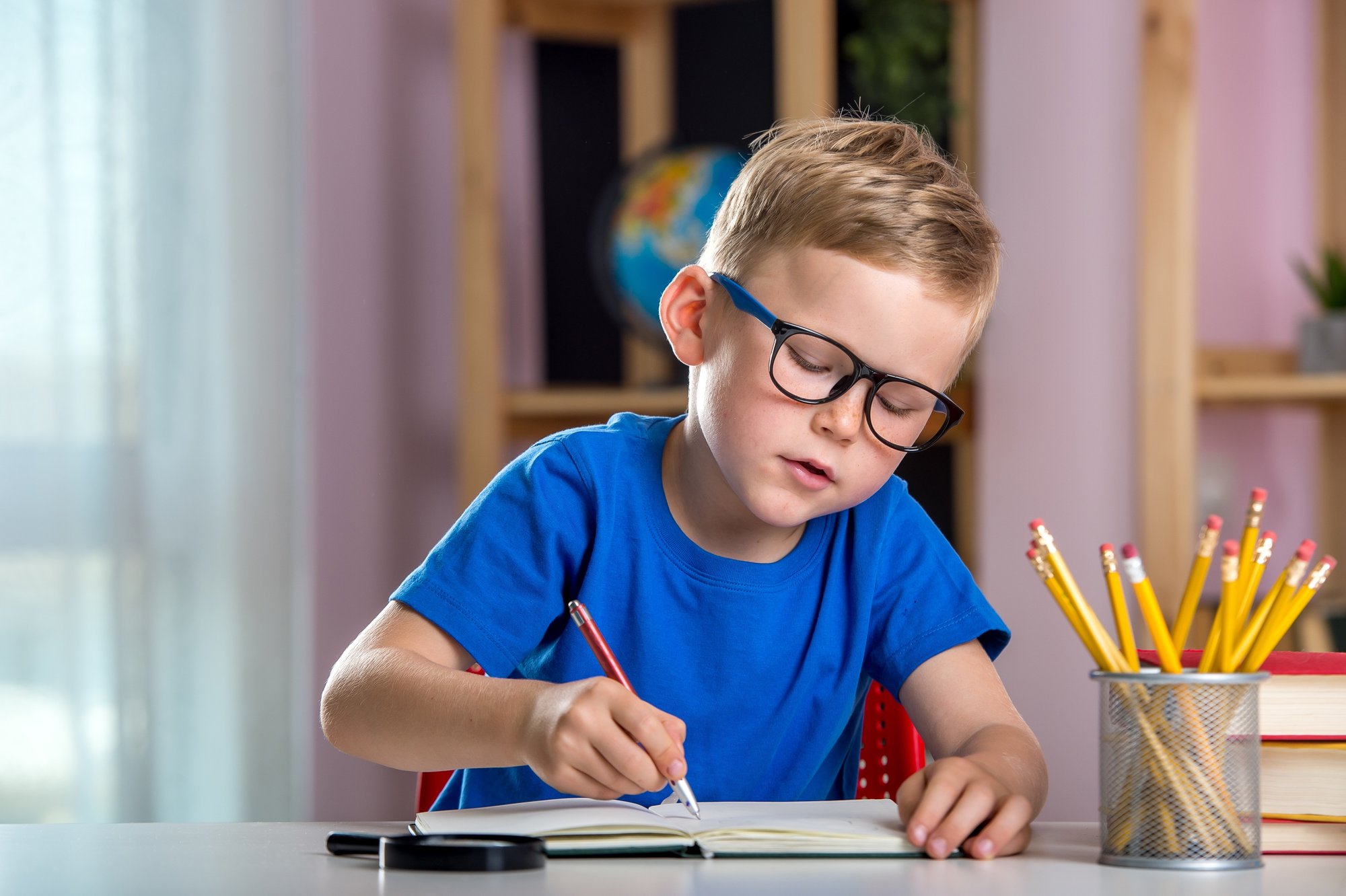 Naučte dítě před nástupem do školy správně držet psací potřeby.